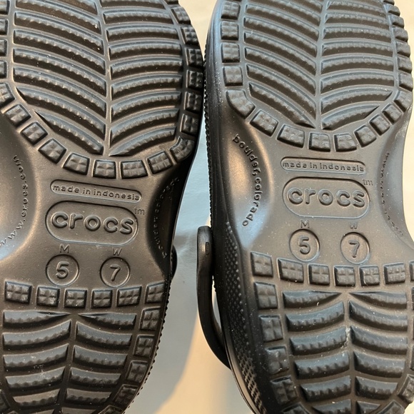 CROCS and BONUS JIBBITZ - Picture 4 of 8